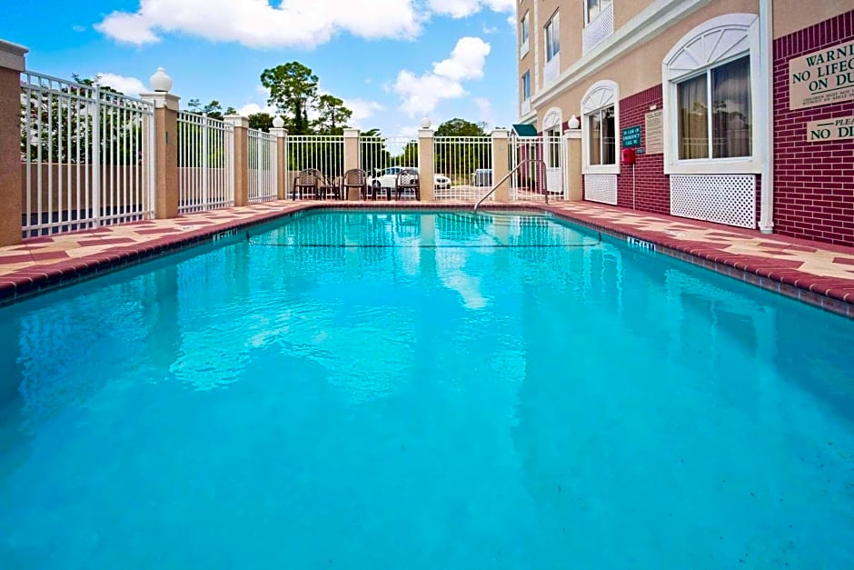 Country Inn & Suites by Radisson, St. Petersburg - Clearwater, FL