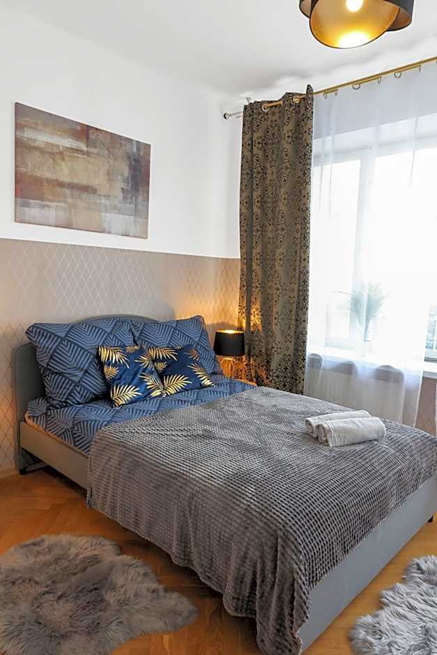 ClickTheFlat Three Crosses Square Apart Rooms