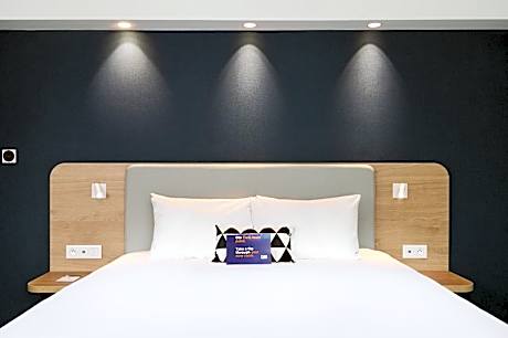 Standard Queen Room - Accessible with Free Breakfast