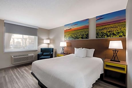 1 Queen Bed Non-Smoking