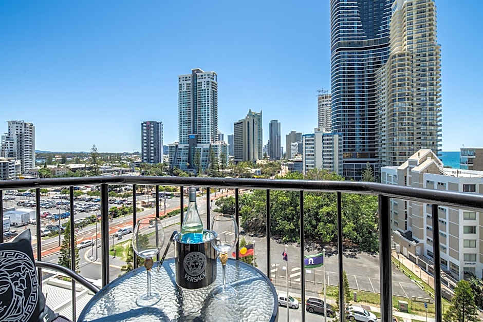 Medusa's Luxe Retreat - Prime Surfers Paradise Spot