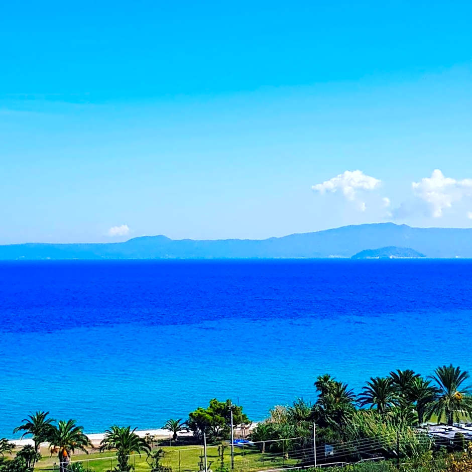 SUN RESIDENCE Exclusive Seaside Suites