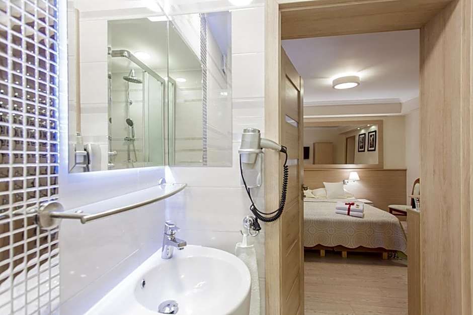 Villa Anna - Noclegi Rooms - FREE parking, taras, 1500m do Starówki