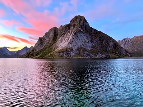 Reinefjorden Lodge