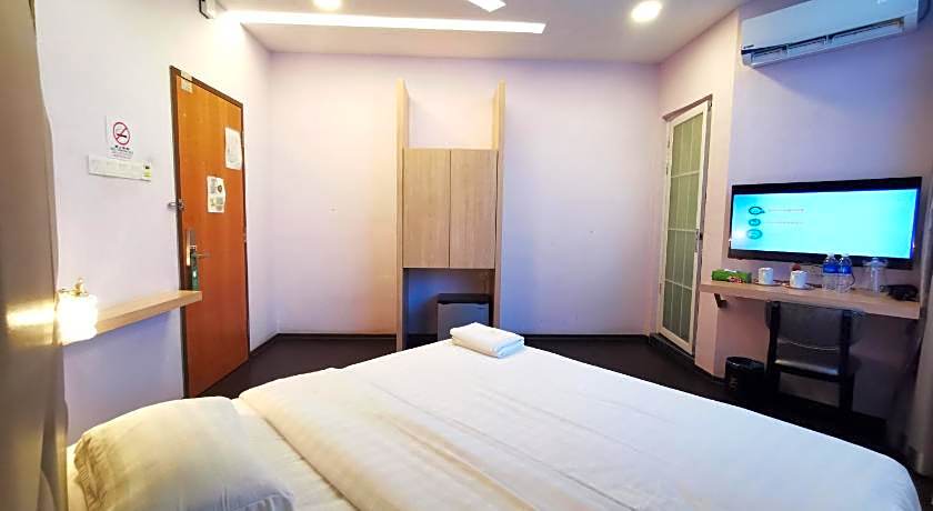 OYO 89423 Zenz Hotel