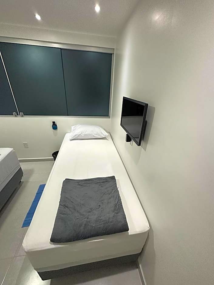 Quarto privativo com banheiro compartilhado em Pousada recém construída,a 500mts do pátio do forró