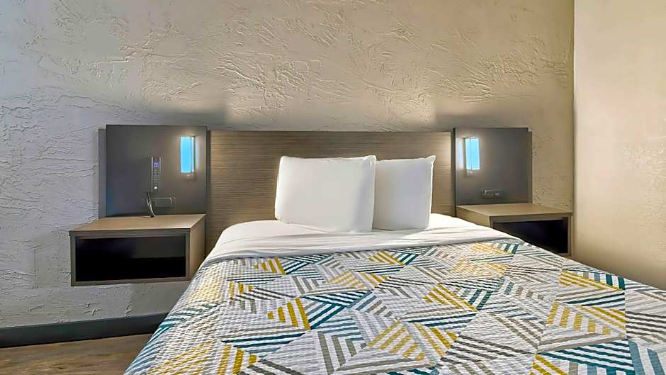 Motel 6-Milwaukee, WI - Glendale