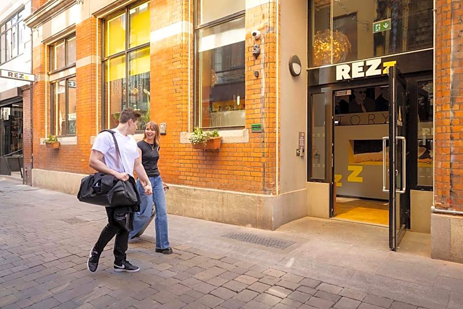 REZz Temple Bar, Dublin