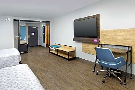 Queen Room with Two Queen Beds and Accessible Tub - Mobility Access