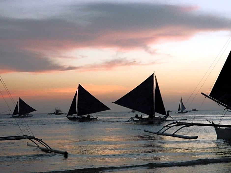 Boracay Travelodge Beach Resort