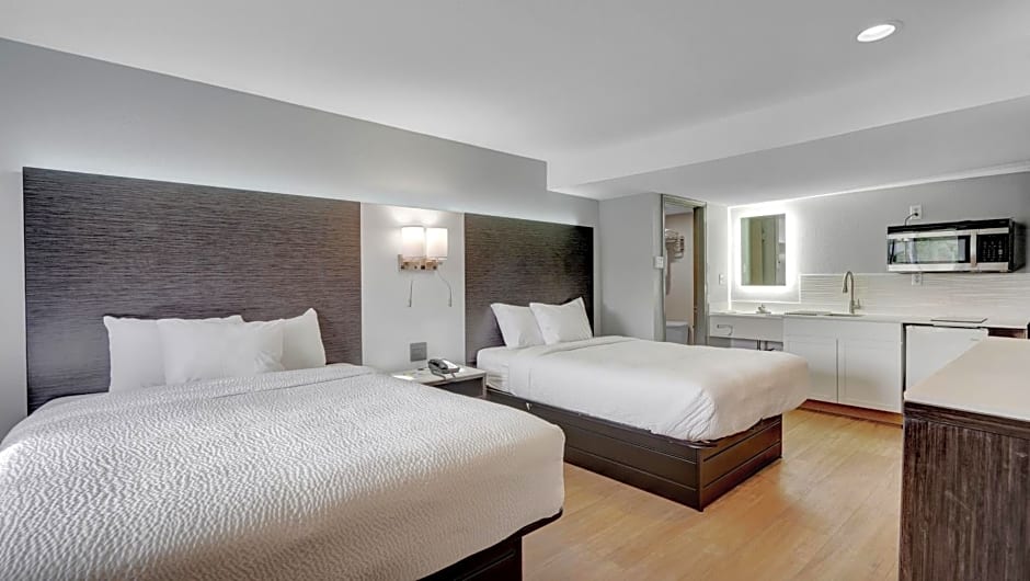 Days Inn & Suites by Wyndham Niagara Falls/Buffalo