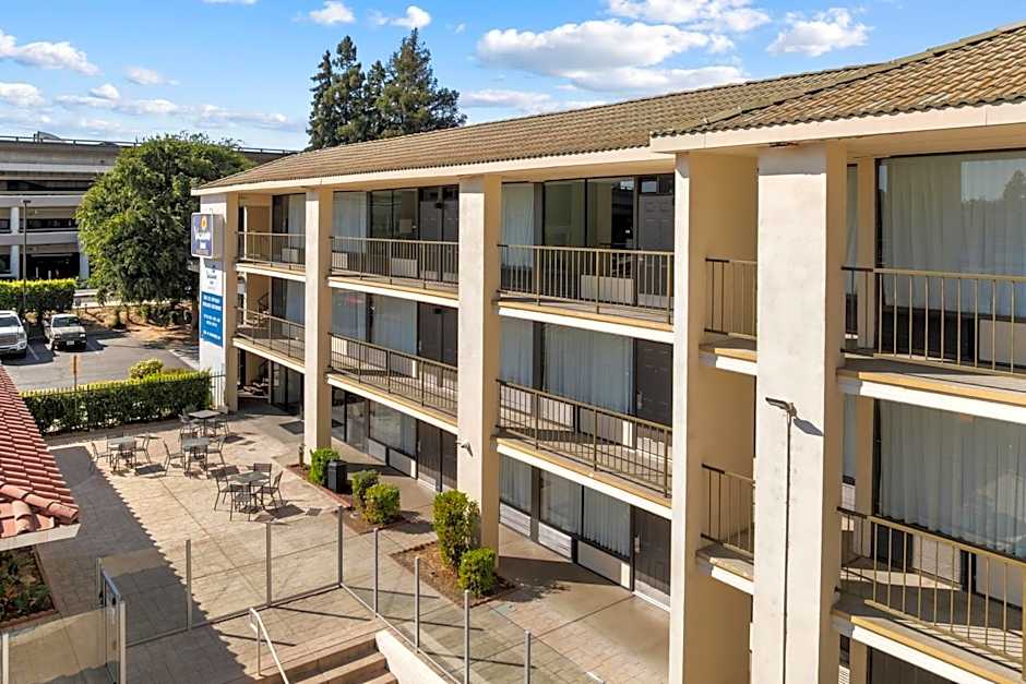 Vagabond Inn Executive Old Town