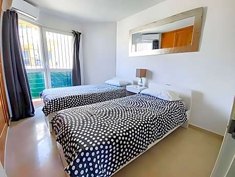 Fantastic Apartment with Sea Views Great Location.