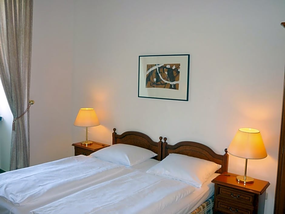 Photo 1 of 5 of Double Room