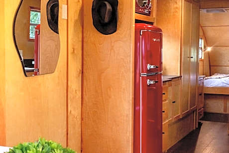 Spartan Manor Full Bed