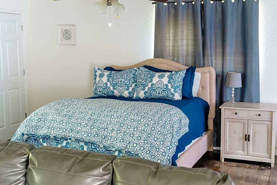 Anchor Inn and Suites