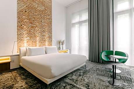 Deluxe Double Room with Spa Access