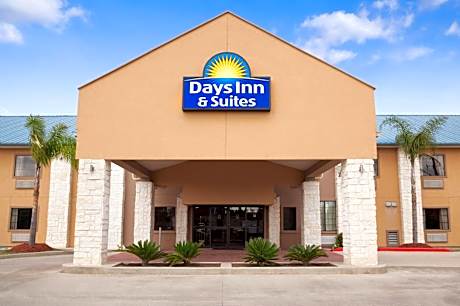 Days Inn & Suites by Wyndham Conroe North
