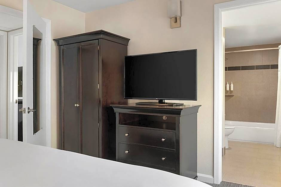 Peacock Suites