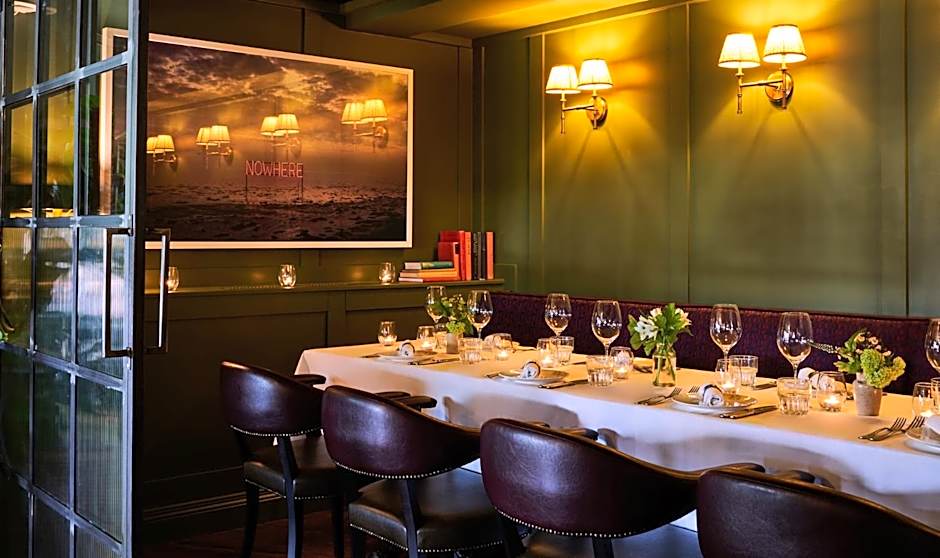 The Mitre, Hampton Court