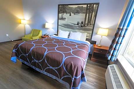 King Suite - Non-Smoking