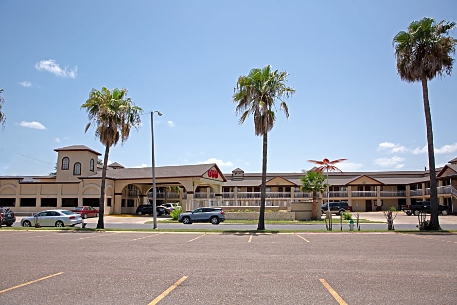 OYO Hotel McAllen Airport South - 1 mi from McAllen Medical Center