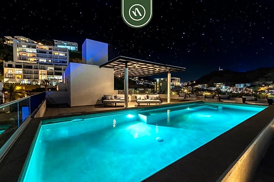 Amazing 2BR Condo with Terrace Overlooking the Marina