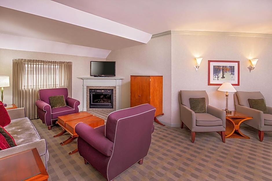 Photo 1 of 3 of Presidential 1 King Bed Suite, City View, Club Level