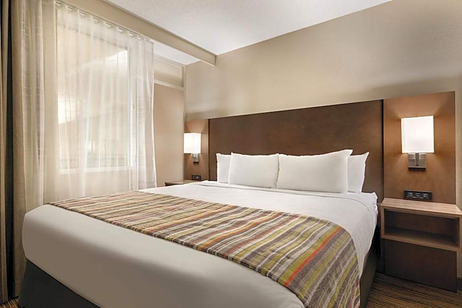 Country Inn & Suites by Radisson, Fergus Falls, MN