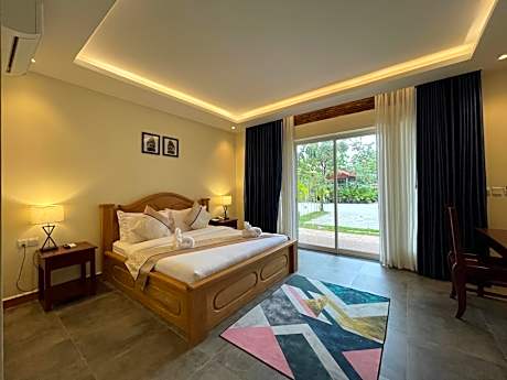 Deluxe Premium King - Free One Way Shuttle Service to Town