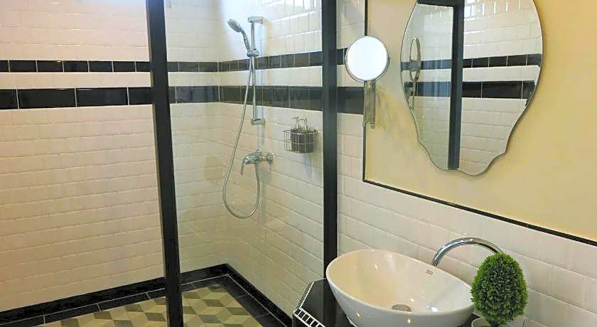 Bloom Boutique Hotel and Cafe