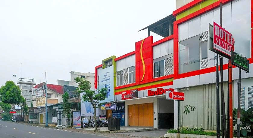 RedDoorz near Alun Alun Wonosobo