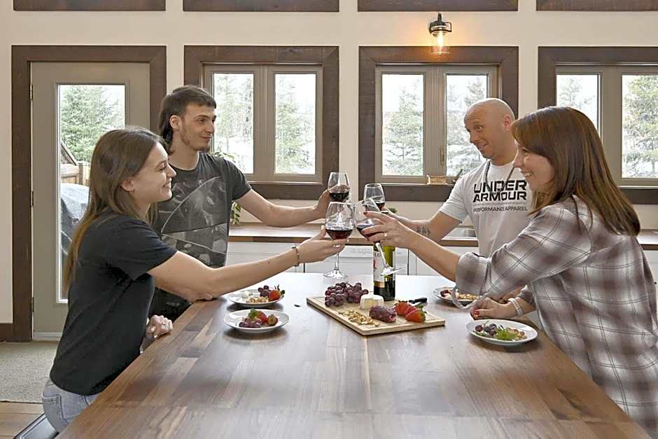 Front RIVER private BEACH 2 HOT TUBS 15 p SAUNA