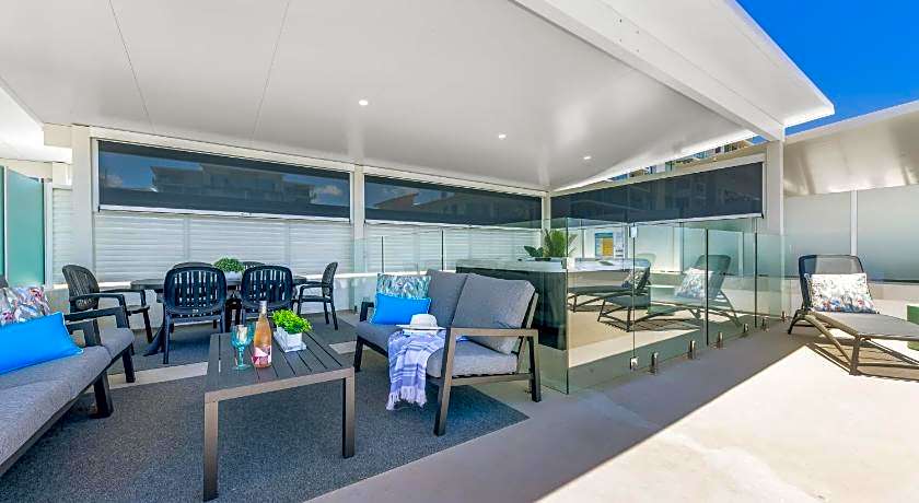 Sundeck Garden Apartments