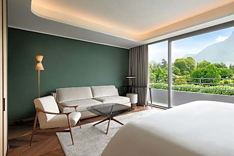 Junior King Suite with Sofa Bed