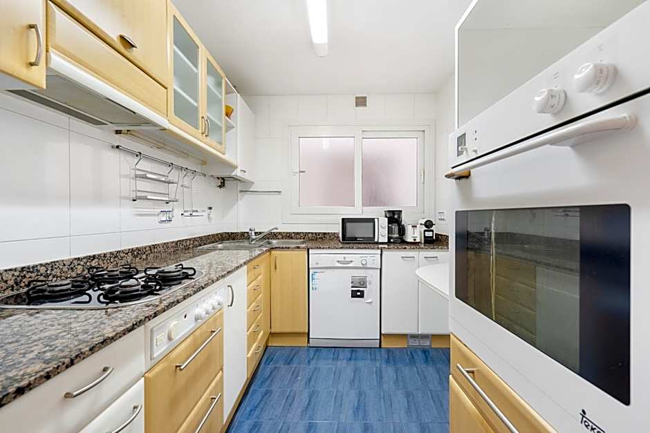 Stylish 4br City View Apt Near Sagrada Familia