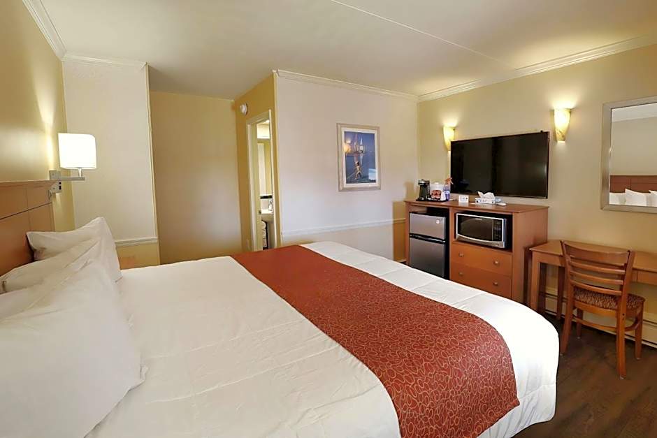 Fleur de Lis Beach Motel