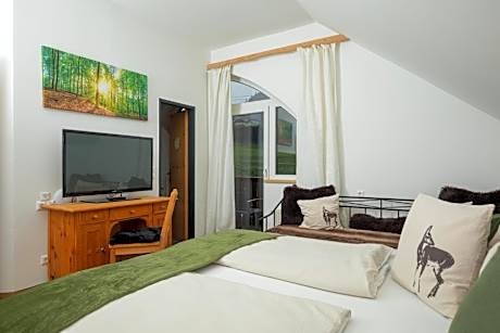 Apartment with Garden View