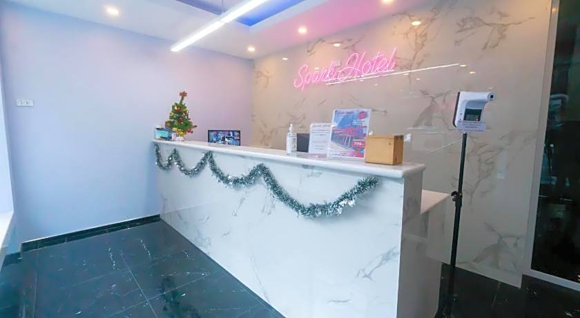 Spark Hotel - MRT Queen Sirikit