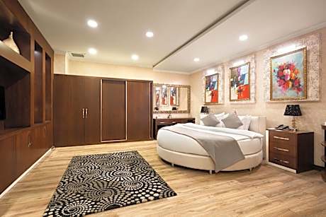 Executive King Room with Sofa Bed - Smoking