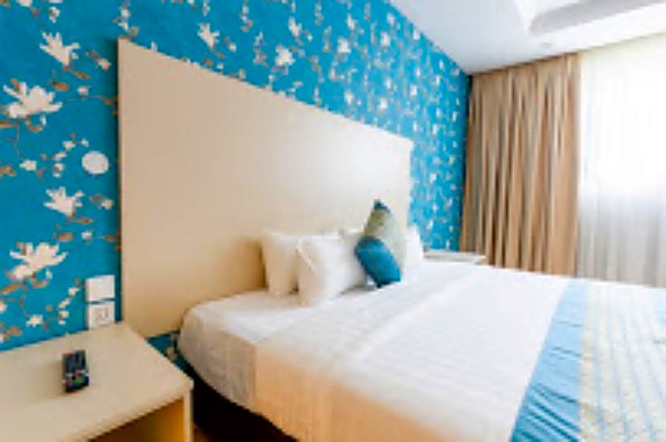 Blooming Suites