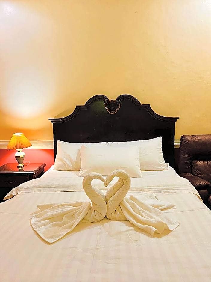 Kokomos Suites Hotel