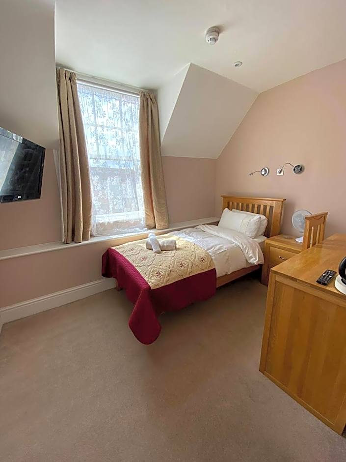 The Antelope at Upavon