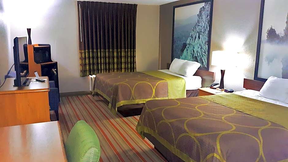 Super 8 by Wyndham Chiswell/Max Meadows Area