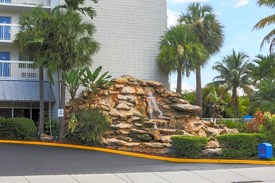 Motel 6 Cutler Bay