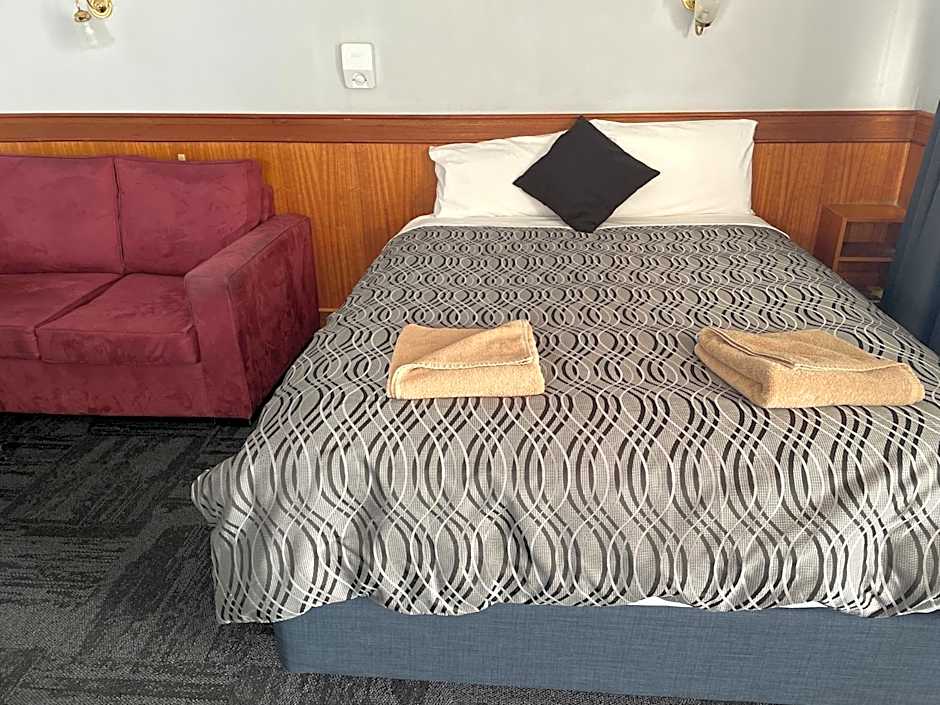 County Lodge Motor Inn