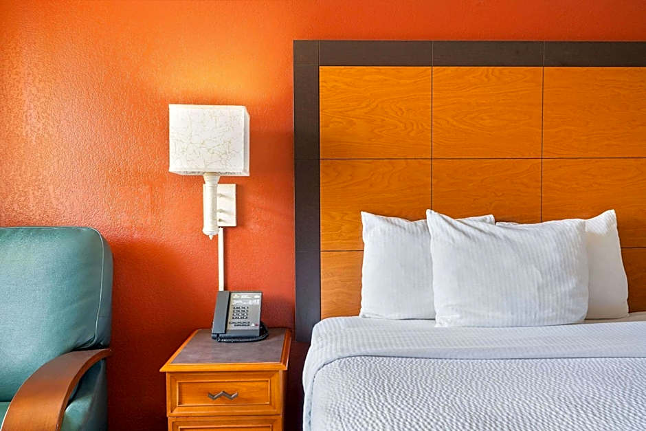 La Quinta Inn & Suites by Wyndham Phoenix Sky Harbor Airport