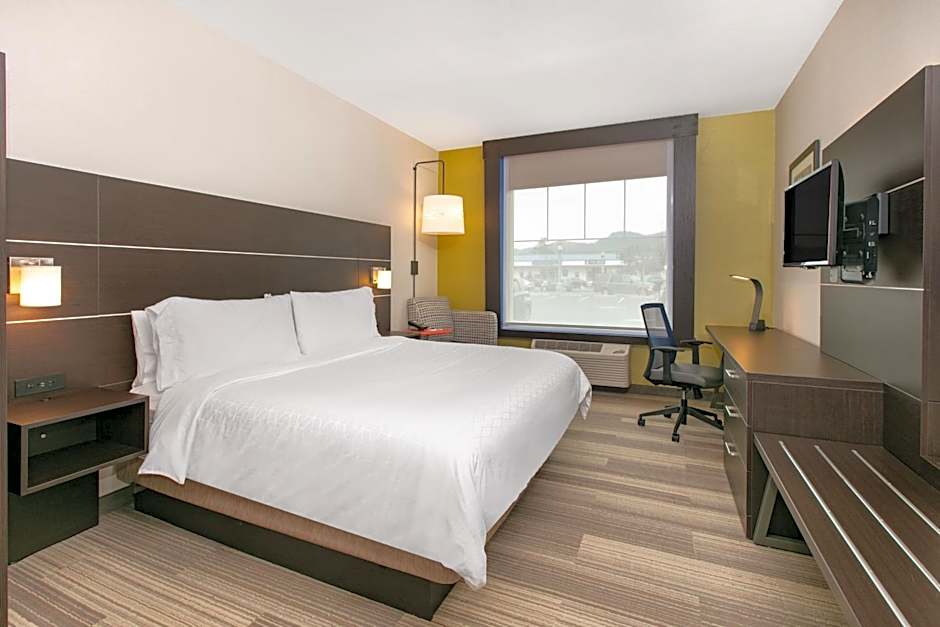 Photo 1 of 7 of Deluxe 1 King Bed, Mobility Accessible, Roll in Shower