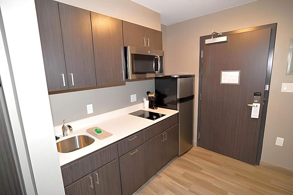 Best Western Plus Pasadena Inn & Suites
