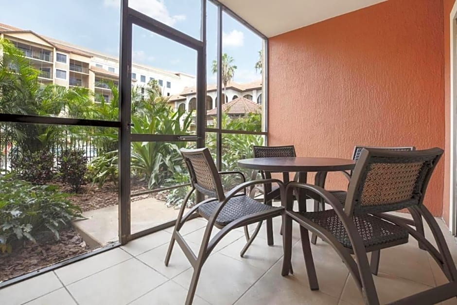 STUNNING CONDO NEAR UNIVERSAL STUDIOS